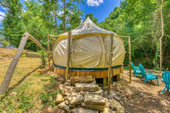 The Aries-A Stargazing, Luxury Glamping Tent Rogersville Exteriér fotografie