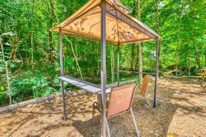 The Aries-A Stargazing, Luxury Glamping Tent Rogersville Exteriér fotografie